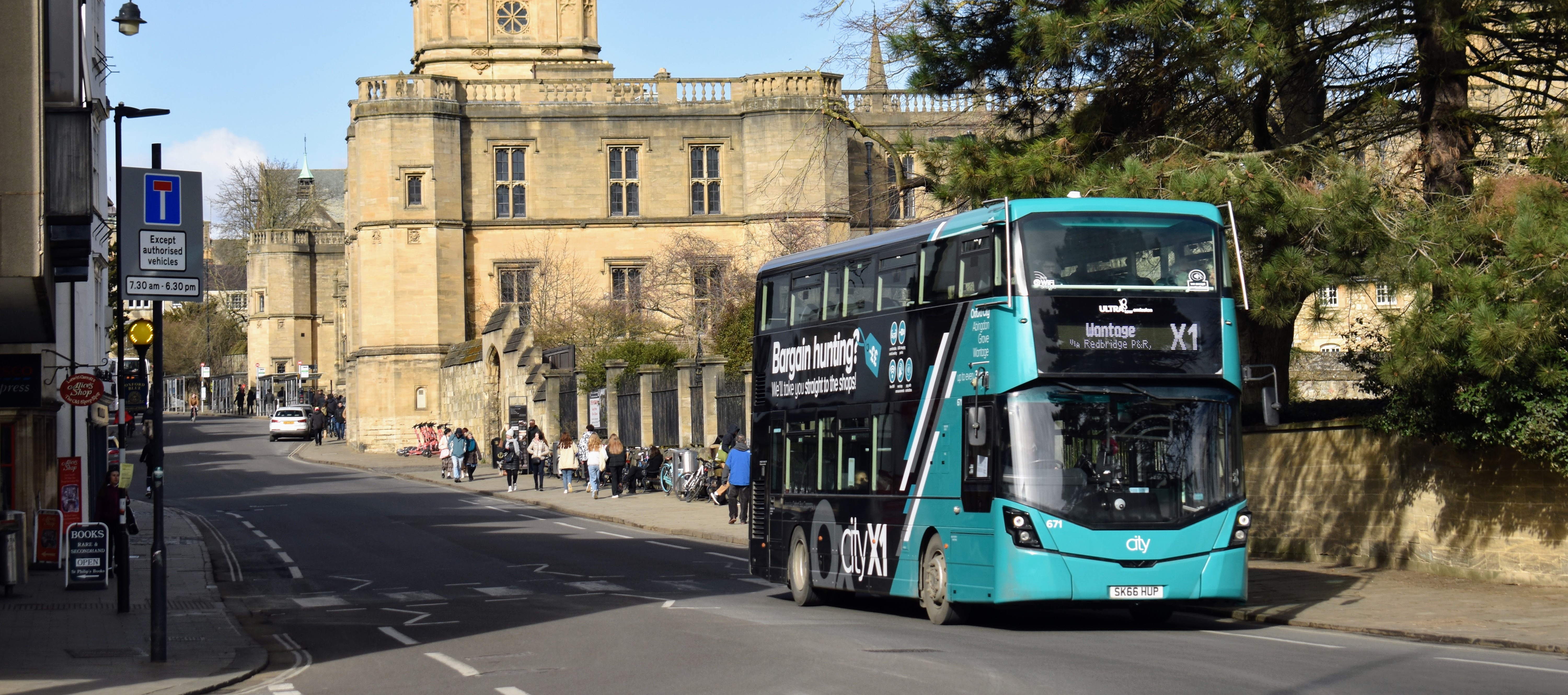 Oxford Bus Company X1 at St Aldates