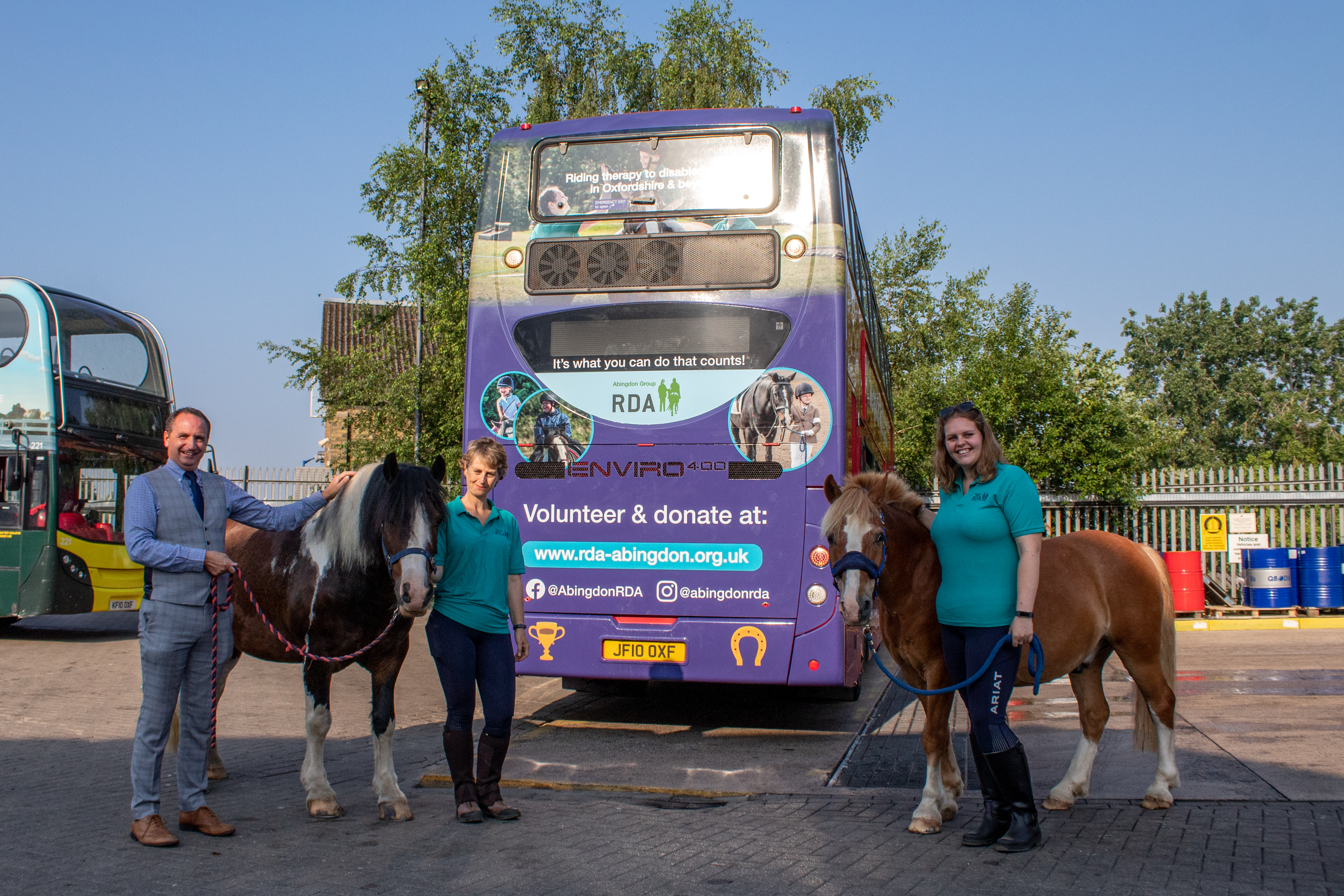 Julie Summersbee (L) and Alice Summersbee (R) and Jasper (R) and Jim-Bob (L) the ponies of Abingdon RDA with Phil Southall of Oxford Bus Company