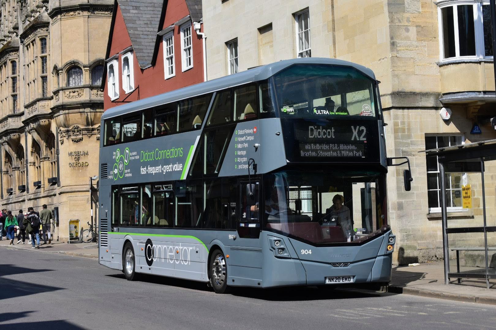 Thames Travel bus