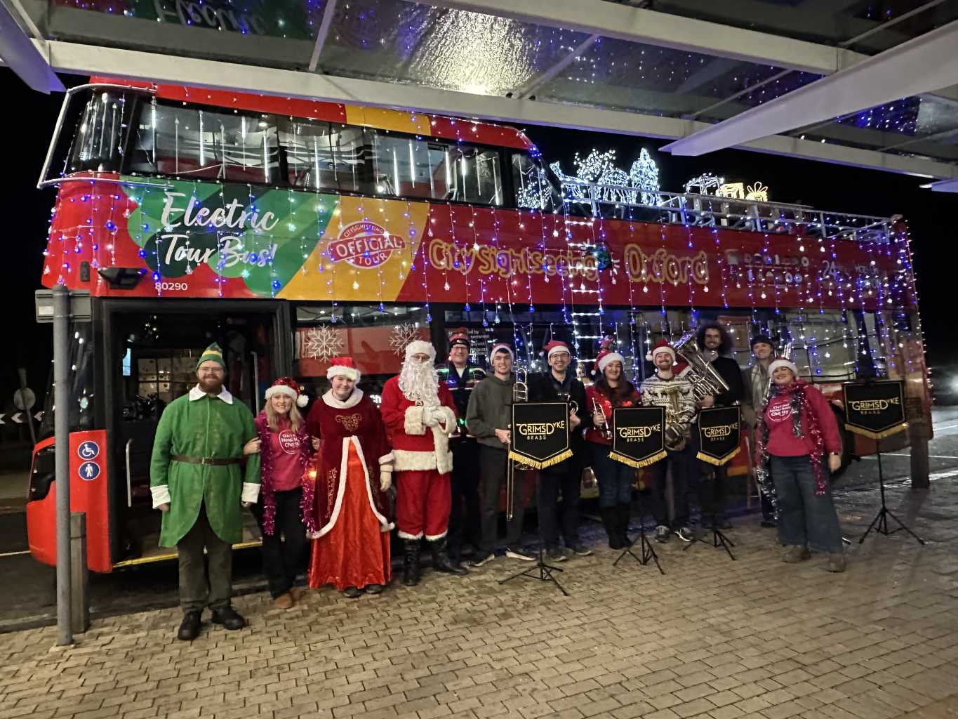 Christmas Light Bus spreads festive joy for hospital patients - Oxford ...