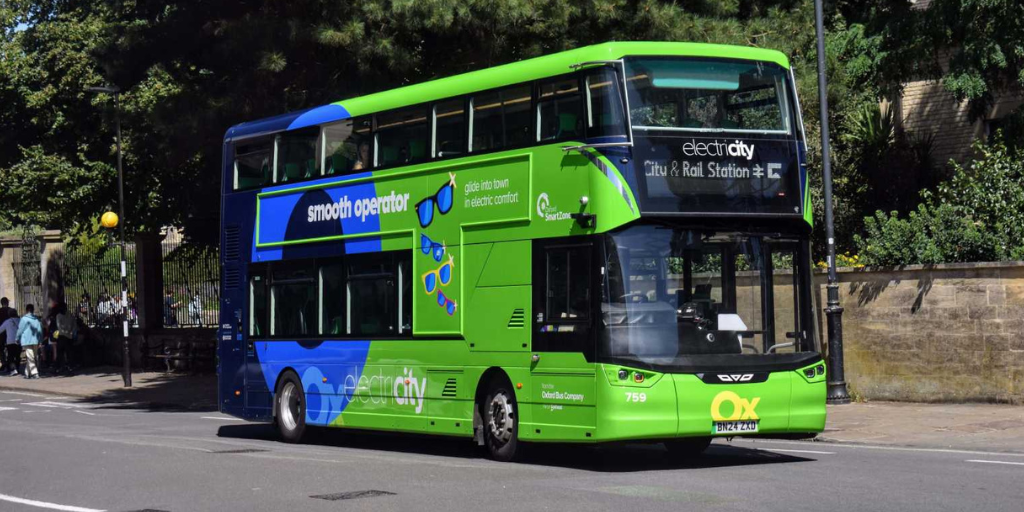 Photo of electricity Oxford Bus Company bus.